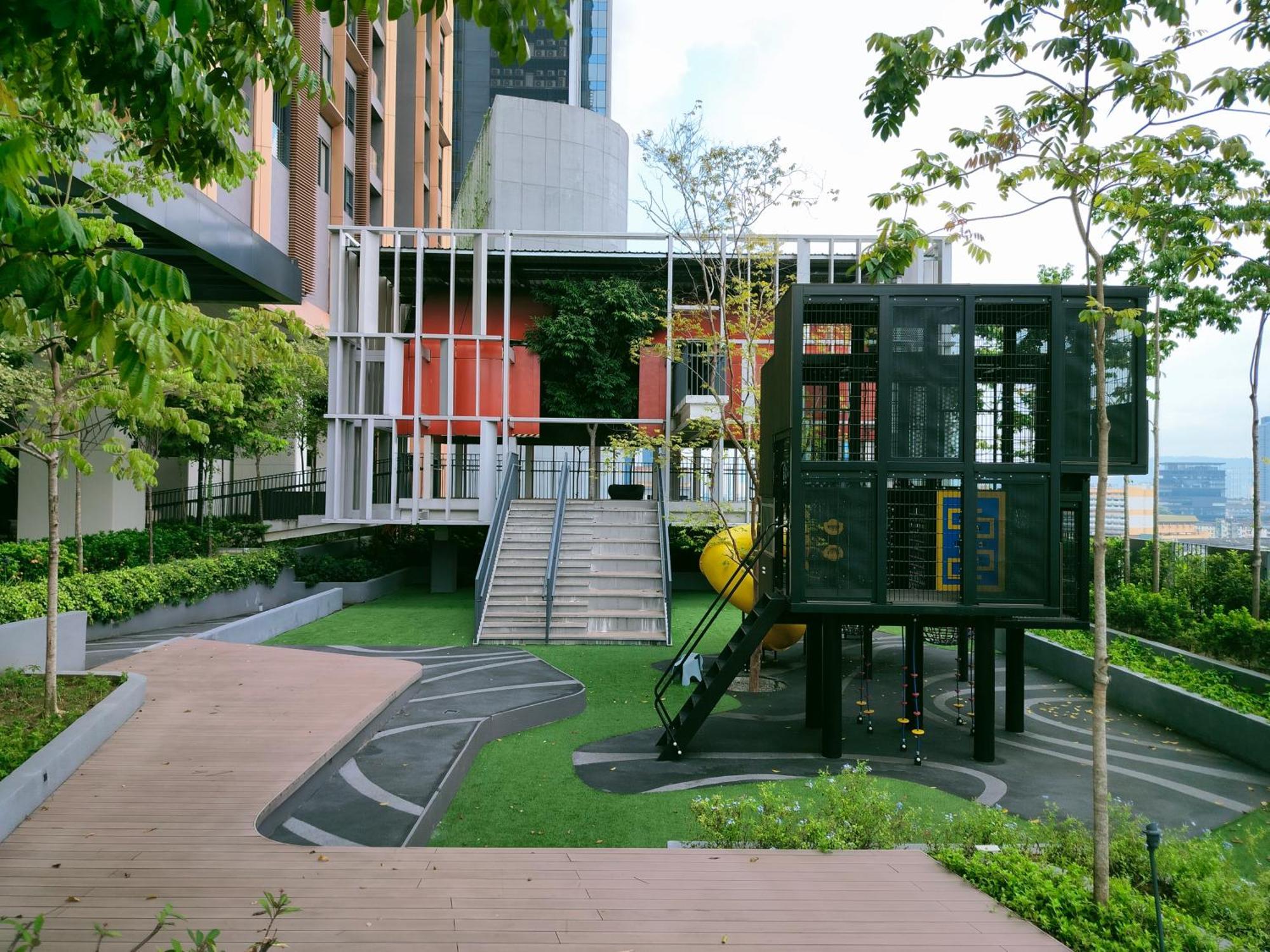 Lucentia Residence Has An Amazing Pool Kuala Lumpur Luaran gambar